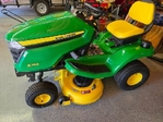 JOHN DEERE X350 Lawn Tractor 22 hours, like brand new!