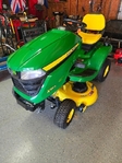 JOHN DEERE X350 Lawn Tractor 22 hours, like brand new!