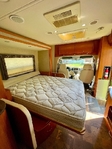 Mercedes Benz / Leisure Travel Van Unity 24MB