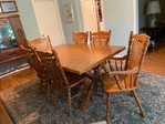 Beautiful oak dining room set!