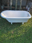 Old Classic Antique Clawfoot Tub